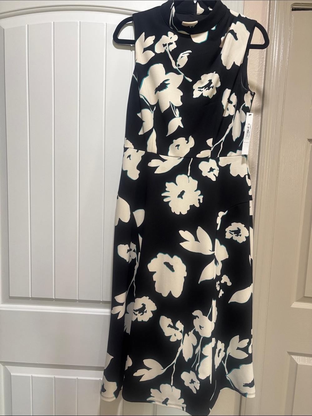 Maggy London Black/cream floral  fitted and flare 👗